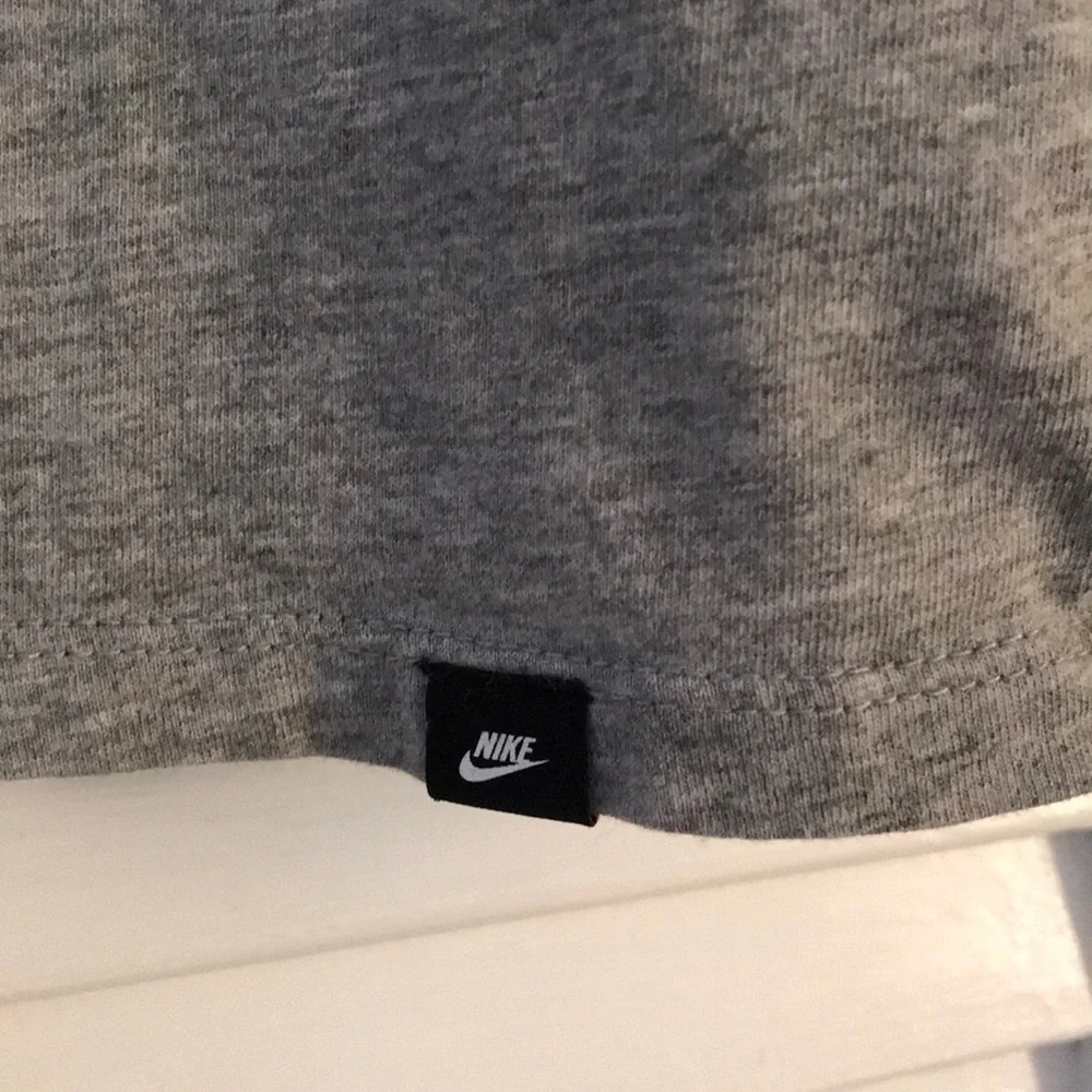Price is firm NIKE Boys’ Buffalo Plaid Swoosh Graphic Tee Size Medium